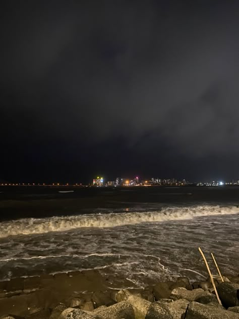 Juhu Beach Mumbai Snapchat, Ocean Night Aesthetic, Marine Drive Mumbai Snapchat, Mumbai Night, Beaches Aesthetic, Mumbai Trip, Marine Drive Mumbai, Party Night Club Aesthetic, City Life Photography