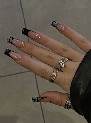 Y2k Initial Nails, Y2k Nail Inspo Black, Masc Acrylic Nails, Black Nails Y2k, Y2k Black Nails, Skater Nails, Nails And Tattoos, Nails Acrylic Y2k, Nails Streetwear