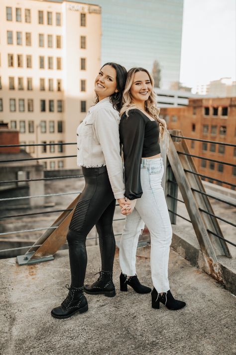 Best Friend Photoshoot Downtown, Best Friend Photoshoot Outfits, Parking Deck Photoshoot, Photoshoot With Best Friend, Besties Photoshoot, Bestie Shoot, Summer Besties, Sister Shoot, Best Friend Session