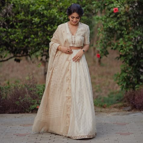 Mylanchi Function Dress Kerala, Kerala Style Skirt And Top For Onam, Engagement Dress For Friends, Kerala Style Lehenga Designs, Onam Skirt And Crop Top Designs Pattern, Kerala Traditional Lehenga, Kerala Style Skirt And Top For Engagement, Lehenga For Onam, Color Palette For Dress