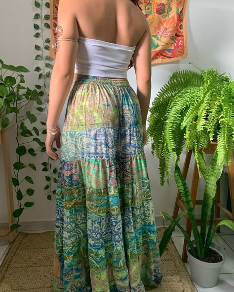 Sua nova calça Hippie favorita, Calça Groovy!🍄🌞🧡🧝‍♀️💚 Tam: único (veste do 34 ao 42) #hippiestyle #calçahippie #bohostyle #groovy #vestuariofeminino Earth Princess, Surfergirl Style, Idk What To Wear, Earthy Vibes, Outdoorsy Style, Afrocentric Fashion, Day Clothes, Hippie Style Clothing, Boho Clothes