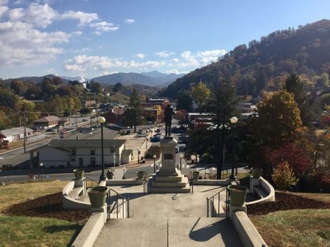 Sylva Nc, North Carolina Attractions, Eclectic Dining, North Carolina Beaches, Perfect View, North Carolina Mountains, Park Trails, Carolina Beach, National Parks Usa