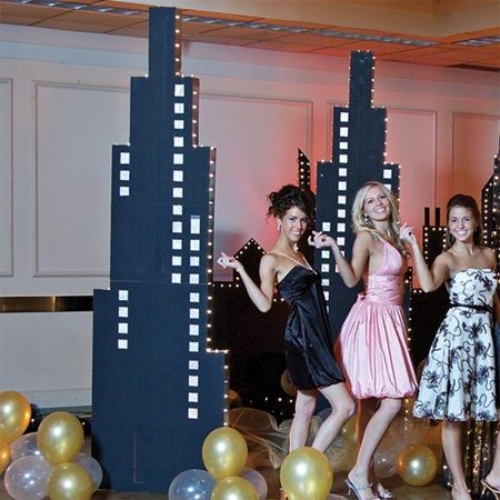 Paris Prom Theme, New York Theme Party, School Dance Themes, Broadway Theme, Homecoming Floats, Homecoming Themes, Middle School Dance, City Skyscrapers, 8th Grade Dance