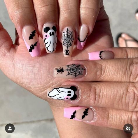 Mickey Mouse Fall Nails, Scary Nails Halloween, Short Disney Halloween Nails, Disney Halloween Nails Short, Disney Fall Nails, Disney Nail Ideas, Skellington Nails, Mickey Nail, Disney World Nails