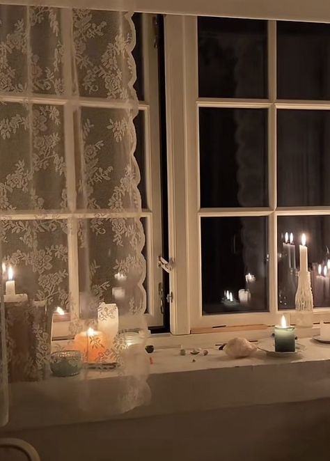 Candlelit Bedroom, Candle Bedroom, Coquette Bedroom, Rich Vibes, Luxurious Mansion, Bedroom Candles, La Apartment, Hello Kitty Room Decor, Hello Kitty Room