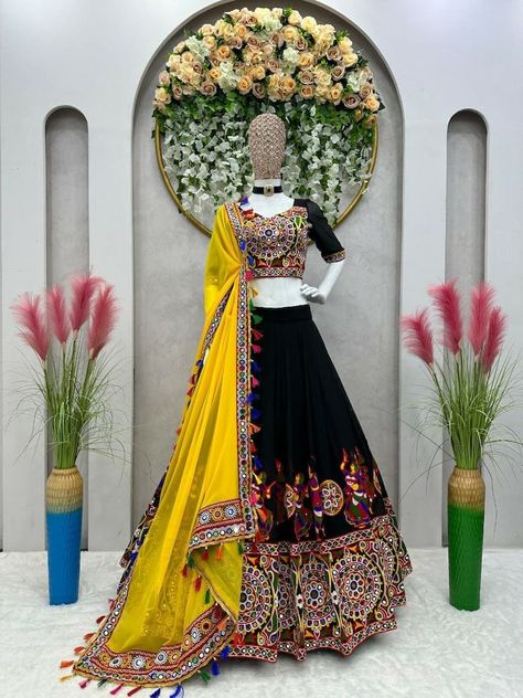 Gamthi Work, Bridal Anarkali Suits, Stylish Lehenga, Navratri Outfits, Garba Outfit, Chaniya Choli Designs, Bridal Anarkali, Garba Dress, Navratri Lehenga