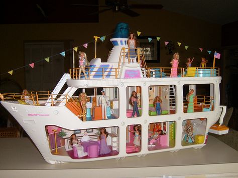 The Christmas when I received my Glamour Gals Cruise ship I cried I was so overwhelmed that I actually got it. Barbie Cruise Ship, Glamour Gals, Barbie Playsets, Barbie Doll Set, Barbie Doll House, Barbie Toys, Barbie Diy, Barbie Dream, Barbie Dream House