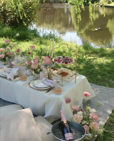 Bridal Picnic, Cottage Core Picnic, Spring Tea Party, Cottagecore Wedding, Picnic Birthday Party, Picnic Aesthetic, Picnic Inspiration, Picnic Decorations, Aesthetic Wedding