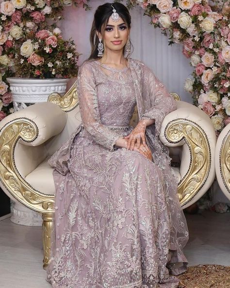 Walima Bridesmaid Dresses, Asian Wedding Outfits Guest, Pakistani Prom Dresses, Desi Wedding Outfits Guest, Desi Prom Dresses, Desi Prom, Pakistani Wedding Guest Outfits, Desi Bridesmaids Outfits, Nikkah Theme