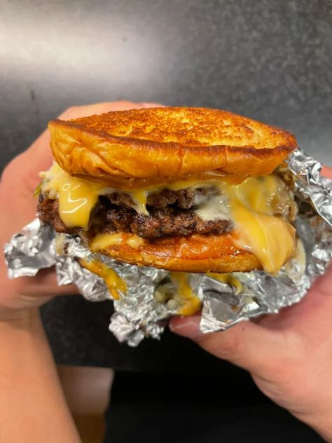 5 Guys Grilled Cheese Burger, Burgers Aesthetic, 5 Guys Burgers, Grilled Cheese Burger, 5 Guys, Five Guy Burgers, Grilled Burgers, Cheese Burger, Five Guys