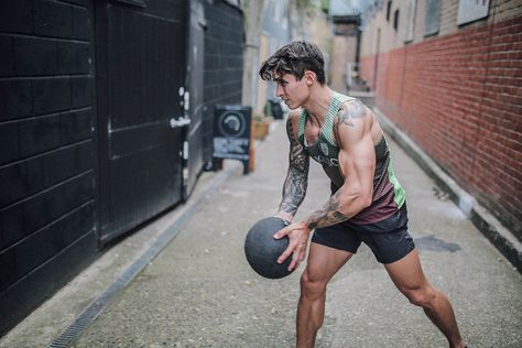 We've got 15 fitness tips and tricks of the trade from Adi Gillespie, a fitness influencer and personal trainer to a Saudi royal. Adi Gillespie, Workout Photos, Fitness Shoot Ideas, Becoming A Personal Trainer, Fitness Influencer, 3 Week Diet, Best Physique, Fitness Physique, Fitness Shoot