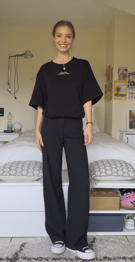 Black Baggy Trousers, Black Trousers Outfit, Black Work Trousers, Work Trousers Women, Casual Oufits, Trousers Outfit, Black Dress Trousers, Casual Indian Fashion, Baggy Trousers