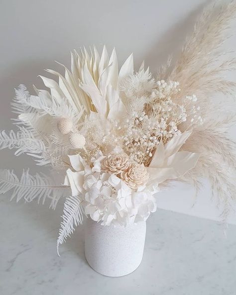 Moon of Floral Perth Florist🌙🌸 on Instagram: "Our Pearl range has a newby, up online now. Crisp white in a beautiful textured vase. Perfect for any home!! 🤍 Thank you so much to everyone who has shopped with us in our recent restock! We appreciate you all😘 There is not alot online now and this will be our only restock for September!😍 Afterpay available online link in our bio❤ #perthpreservedflowers #preservedflowersperth #perthfloraldesigner #preservedflowers #preservedflowerarrangements #p White Pampas, Textured Vase, Australian Flowers, Everlasting Flowers, Beauty Clinic, Dry Flower, Dry Flowers, White Vase, Flower White