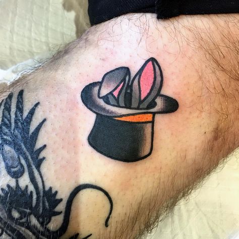 Magician Traditional Tattoo, Magic Traditional Tattoo, Magic Hat Tattoo, Magician Tattoo, Magicians Hat, Magic Tattoos, Theme Tattoos, Inspiring Tattoos, Mirror Tattoos