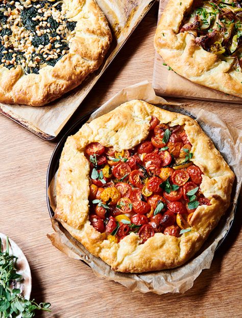 Savoury Galette, Sour Cream Pastry, Veggie Tart, Spring Dishes, Galette Recipe, Savory Tart, Savory Pie, Vegetable Seasoning, Tart Recipes