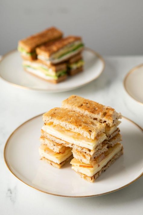 Brie & Apple Tea Sandwiches Recipe — Pickled onions and rye bread offer delicious contrast to the sweetness of the apple and creaminess of the brie in this simple sandwich. Southern Tea, Catering Platters, Roti Bakar, Sandwiches Recipes, Sandwich Menu, Tea Sandwiches Recipes, Specialty Sandwiches, Afternoon Tea Recipes, Apple Tea