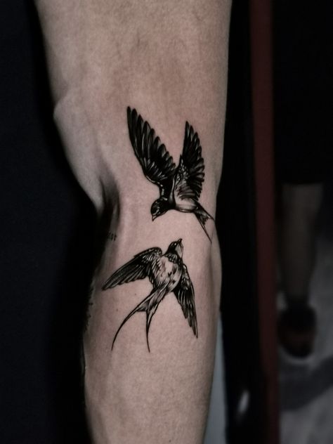 Nosce Te Ipsum Tattoo, Omega Tattoo, America Tattoo, Black Bird Tattoo, Inner Forearm Tattoo, Arm Tats, Tattoo Board, Inner Forearm, Back Tattoos For Guys