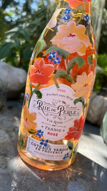 Paint On Champagne Bottle, Flower Painted Wine Bottles, Painted La Marca Bottle, Customized Champagne Bottle, Painted Tequila Bottle, How To Paint Champagne Bottles, Painting Champagne Bottles, Painting On Wine Bottles, Clementine Painting