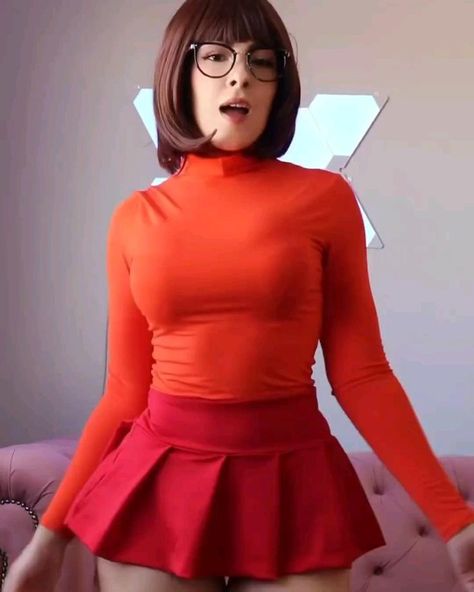 Velma Cosplay, Ex Girl, Hot Yoga Poses, Seductive Clothes, Beautiful Muslim Women, Hottie Women, Curvy Women Jeans, Cute Poses For Pictures, Tap