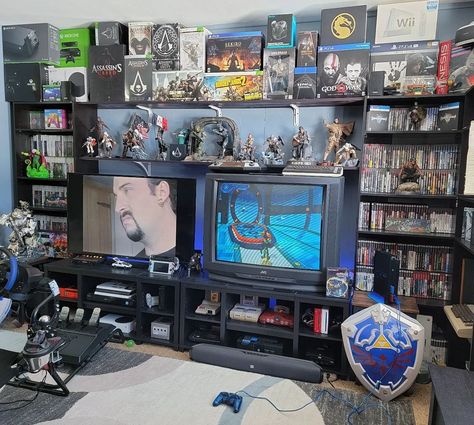 80s Gaming Room, Gaming Collection Display, 90s Game Room Ideas, 80s Game Room, Nintendo Collection Game Rooms, Retro Games Console Display, Video Game Organization, Gamer Room Diy, Small Room Setup