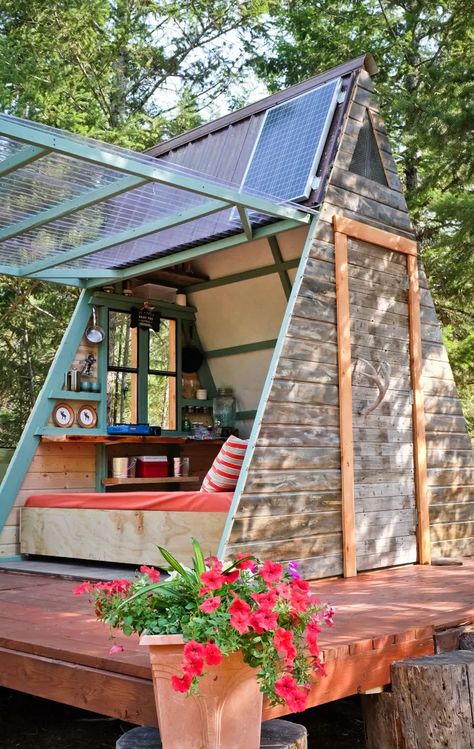 A Frame House Design, A Frame Plans, Frame House Design, Forest Glamping, Studio Home Ideas, Cabin Montana, Cabin Playhouse, Pallet Cabin, Tiny House Remodel