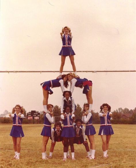 Cheerleading Formations, Cheer Pyramids, Cheerleading Pyramid, Group Yoga Poses, Cheer Routines, Farrah Fawcet, Allstar Cheerleading, Cheerleading Stunt, Band Uniforms