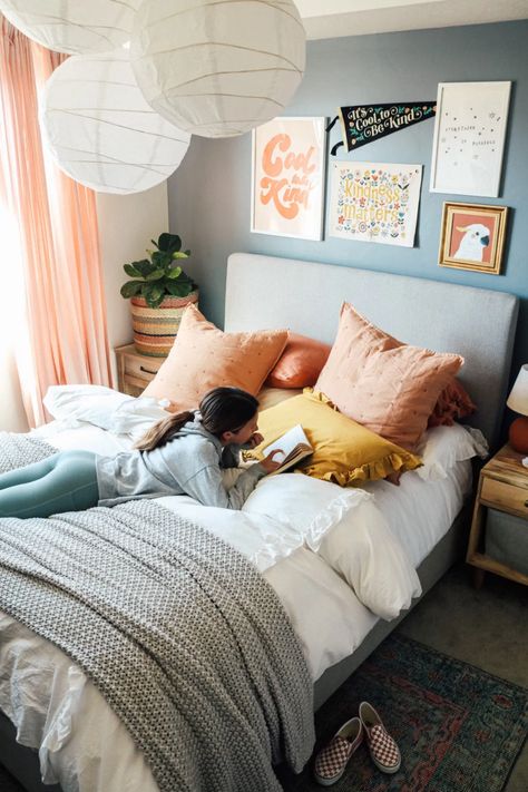 Bedroom Woodwork Ideas, Small Bedroom Full Bed Layout, Eclectic Boho Bedroom Ideas, Boho Glam Room, Modern Teen Girl Bedroom, Boho Teenage Girl Bedrooms, Graces Room, Teenagers Bedroom, Teenager Bedroom