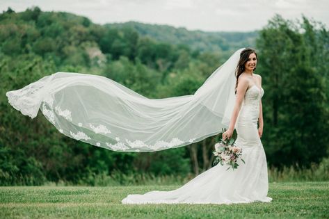 Bridal Portrait Ideas Unique, Bridal Portraits Outdoor, Christian Bride, Outdoor Summer Wedding, Bridal Photography Poses, Bride Pictures, Bride Photography Poses, Bride Groom Photos, Bride Photoshoot