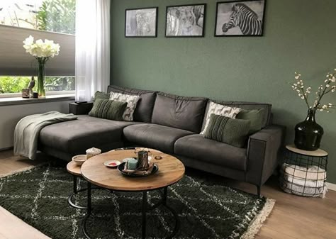 Livi G Room Decor Interior Design, Grey Green Living Room, Grey And Green Living Room, Green And Grey Living Room, Olive Living Rooms, Sage Living Room, Green Walls Living Room, Grey Sofa Living Room, Green Living Room Decor