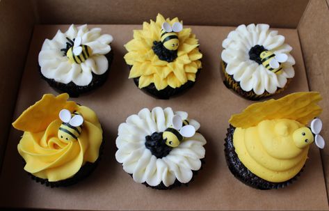 Bee Gender Reveal Cupcake Ideas, Bee Cupcakes Gender Reveal, Bee Themed Cupcakes Shower Ideas, What Will It Bee Gender Reveal Cupcakes, First Bee Day Cupcakes, Bumble Bee Cupcakes Ideas, Bee Cupcakes Ideas, Bee Baby Shower Cupcakes, Honeybee Cupcakes