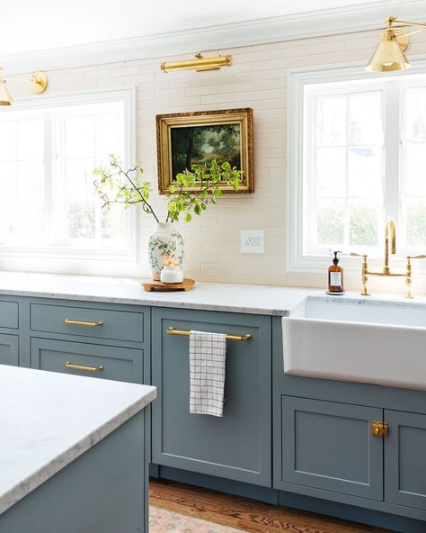 Erin Kestenbaum, Art In The Kitchen, Modern Cottage Kitchen, Small Cottage Kitchen, Amazing Kitchen, Kitchen Cabinet Hardware, Modern Cottage, Blue Kitchens, Signature Hardware