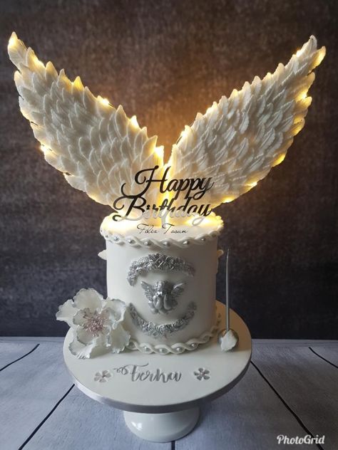 Angelwings by Filiz Angel Wings Cake, 21st Birthday Cakes, Beautiful Cake Designs, Elegant Birthday Cakes, Birthday Angel, Angel Cake, Beautiful Birthday Cakes, Baptism Cake, Baby Cakes