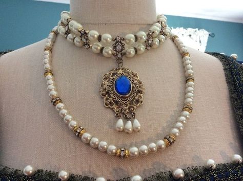 Tudor Necklace, Bridgerton Jewellery, Tudor Jewelry, Sapphire And Pearl, Medieval Necklace, Necklace Sapphire, Shoes Heels Classy, Historical Jewellery, Fancy Necklace