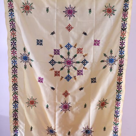 American Drawing, Kutchi Embroidery, Kutchi Work, Native American Drawing, Kutch Embroidery, Kutch Work Designs, Kutch Work, Elegant Blouse Designs, Bed Sheet