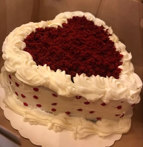 Heart Red Velvet Cake, Red Velvet Heart Cake, Bd Cake, Maroon Aesthetic, Heart Birthday Cake, Sweet Sixteen Cakes, 2024 Goals, Baking Goods, 16 Birthday Cake