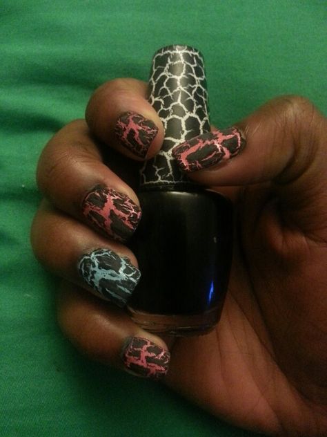 Crackle Gel Nails, Crackle Nail Designs, Cracked Nail Polish, Spilled Nail Polish, Crackle Nail Polish, Cracked Nails, Crackle Nails, Minx Nails, Nail Art Techniques