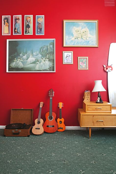 A child's very bright, bold, fun, and musical bedroom. This bright red wall is covered with the perfect vintage art pieces. Decorating a child's room can be a blast! Painting Textured Walls, Painting Colors, Interior Color Schemes, Interior Design Color, Red Wall, Bedroom Red, Interior Painting, Wall Paint Designs, Room Paint Colors