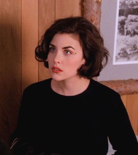 Sherilyn Fenn 90s, Black Bobs, Audrey Horne, When You Kiss Me, Sherilyn Fenn, Laura Palmer, Black Bob, Tv Movie, Twin Peaks