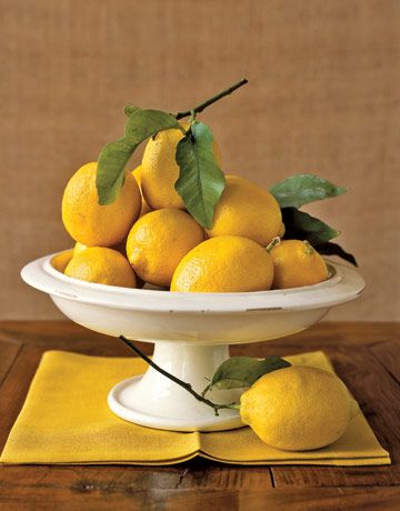 bowls of lemons as centerpieces - just a pop of color Lemon Seasoning, Lemon Bowl, Lemon Decor, Lemon Recipes, Green Cleaning, Lemon Lime, Mellow Yellow, Fruit Bowl, Kitchen Hacks