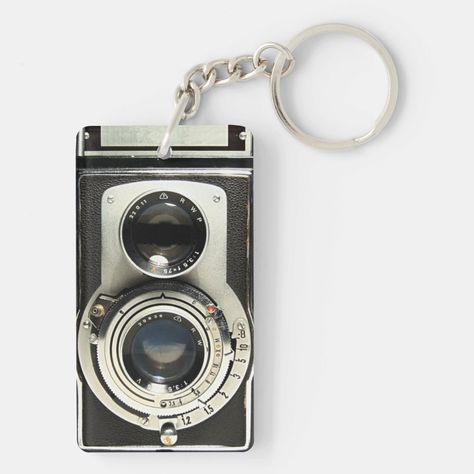 Hello and welcome, this original and cool design represent a vintage TLR camera. Funny Keychains, Camera Keychain, Marshmallow Peeps, Keychain Display, Cool Keychains, Cool Car Accessories, Unique Keychains, Promotional Products Marketing, Funky Jewelry