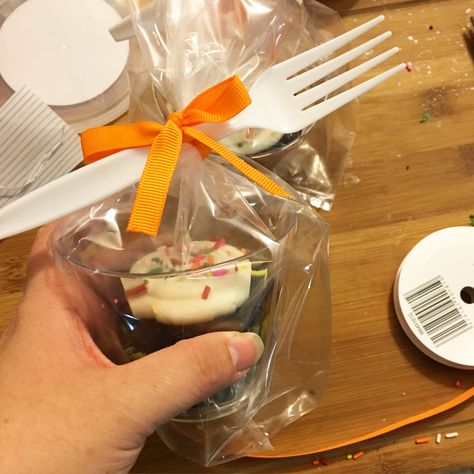 Individually Wrapped Cupcakes, How To Individually Wrap Cupcakes, Prom Cupcakes, Family Cookout, Soccer Banquet, Christmas Party Snacks, Cheer Ideas, Pretzel Rods, Band Mom