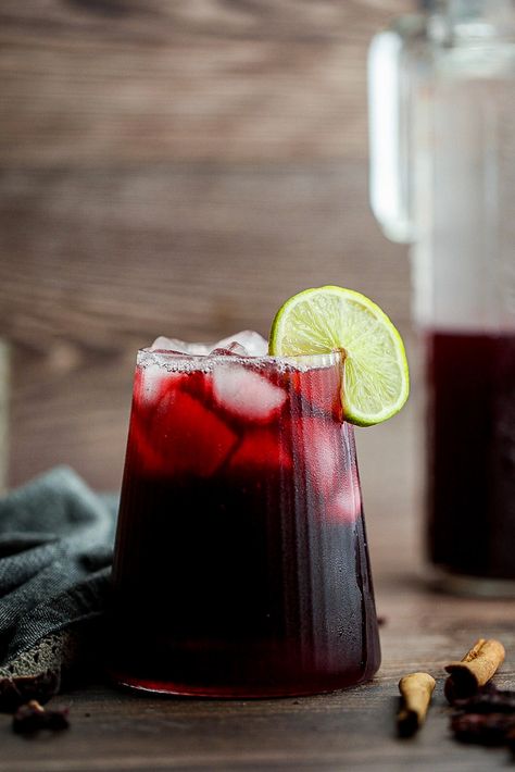 Zobo Drink, African Tea, Hibiscus Drink, Slasher Horror, African Foods, Afternoon Tea Recipes, Horror Party, Make Simple Syrup, Amazing Food Decoration