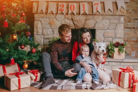 Family sitting in front of the fireplace with their baby and their dog and a christmas tree Free Photo Advent Photography, Grizwald Christmas, Christmas Shadowboxes, Christmas Toenails, Fireplace Photoshoot, College Calendar, Christmas Photoshoot Kids, Magical Spells, Dog Christmas Pictures