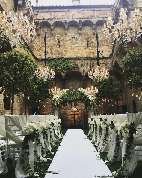 Enchanted Castle, Fairytale Castle, Wedding Decor Inspiration, Future Wedding Plans, Salou, Tuscany Wedding, Castle Wedding, Wedding Goals, Forest Wedding