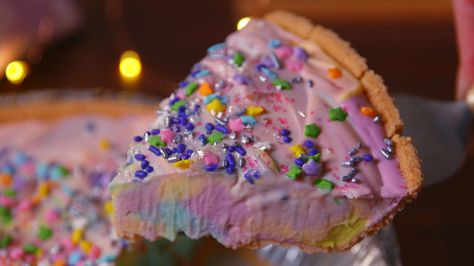 Unicorn Cheesecake Rainbow Cheesecake Recipe, Unicorn Cheesecake, Rainbow Cheesecake, Cheesecake Desserts Recipes, Cheesecake Desserts, Piece Of Cake, Savoury Cake, Colorful Rainbow, Cheesecake Recipes