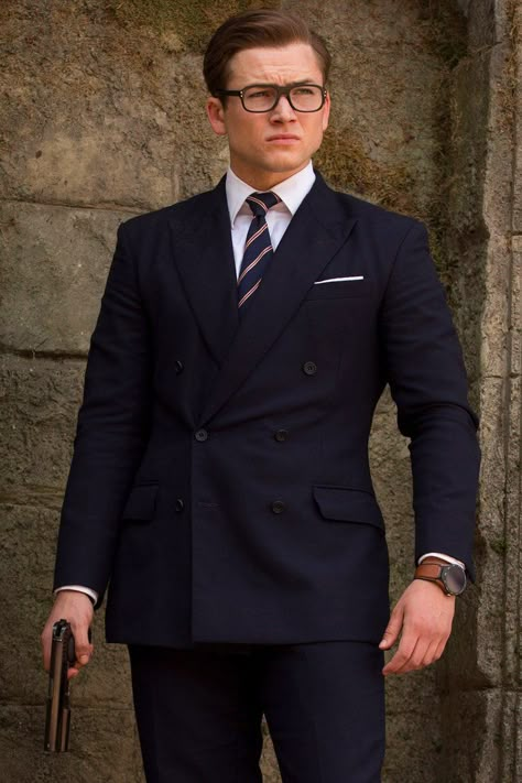 The Kingsman Sequel Is About to Blow the First Film Out of the Water Daper Man, Kingsman Suits, Film Kingsman, Double Breasted Suit Men, Kingsman The Secret Service, Stylish Mens Suits, Blue Suit Men, Classy Suits, Star Clothing