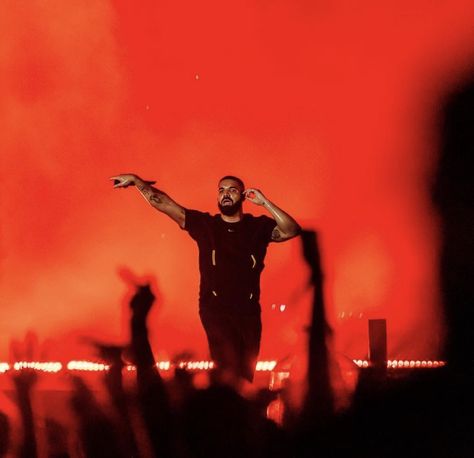 Drake Performing, Drake 2018, Drake Live, Future And Drake, Drake Concert, Drake Photos, Drake Drizzy, Concert Crowd, Concert Pictures