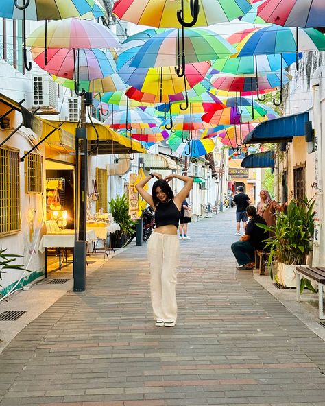 Armenian Street - Penang, Malaysia 🇲🇾 #armenianstreet #armenianstreetpenang #penang #penangstreetart #streetartpenang #malaysia #malaysiatrending #artismalaysia #visitmyigmalaysia #malaysiatravel #travel Penang Malaysia, Malaysia Travel, Photography Inspo, Travel Photography, Street Art, Photography, Travel, Art