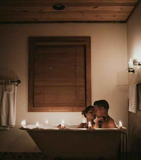 Bubble Bath Aesthetic Night, Couples Spa Night, Couple Bathtub Aesthetic, Bath Tub Aesthetic, Bubble Bath Aesthetic, Bath Romantic, Couples Bathtub, Bath Couple, Candlelit Bath