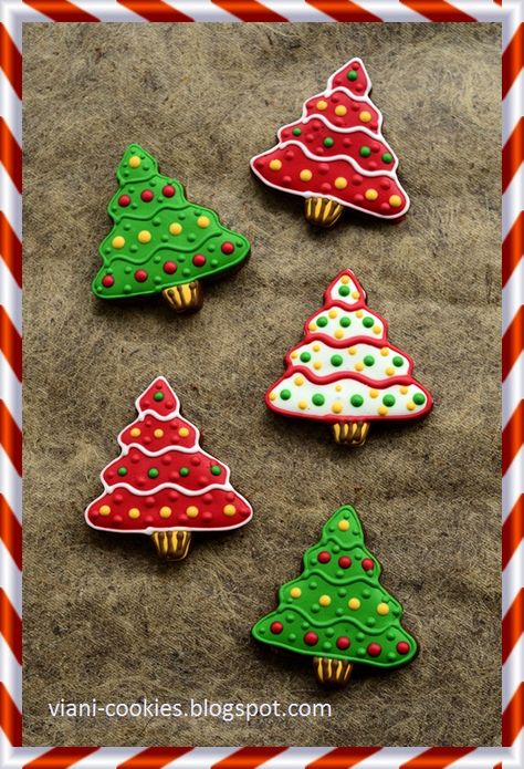 Christmas Sugar Cookie Designs, Best Royal Icing Recipe, Cookie Decorating Icing, Christmas Sugar Cookies Decorated, Cookie Pictures, Cute Christmas Cookies, Christmas Cutouts, Tree Cookies, Christmas Tree Cookies